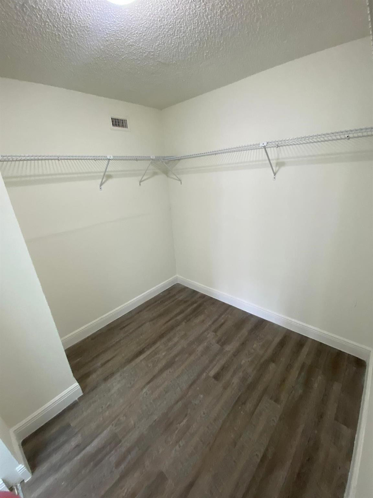18335 Nw 68 Avenue - Photo 6