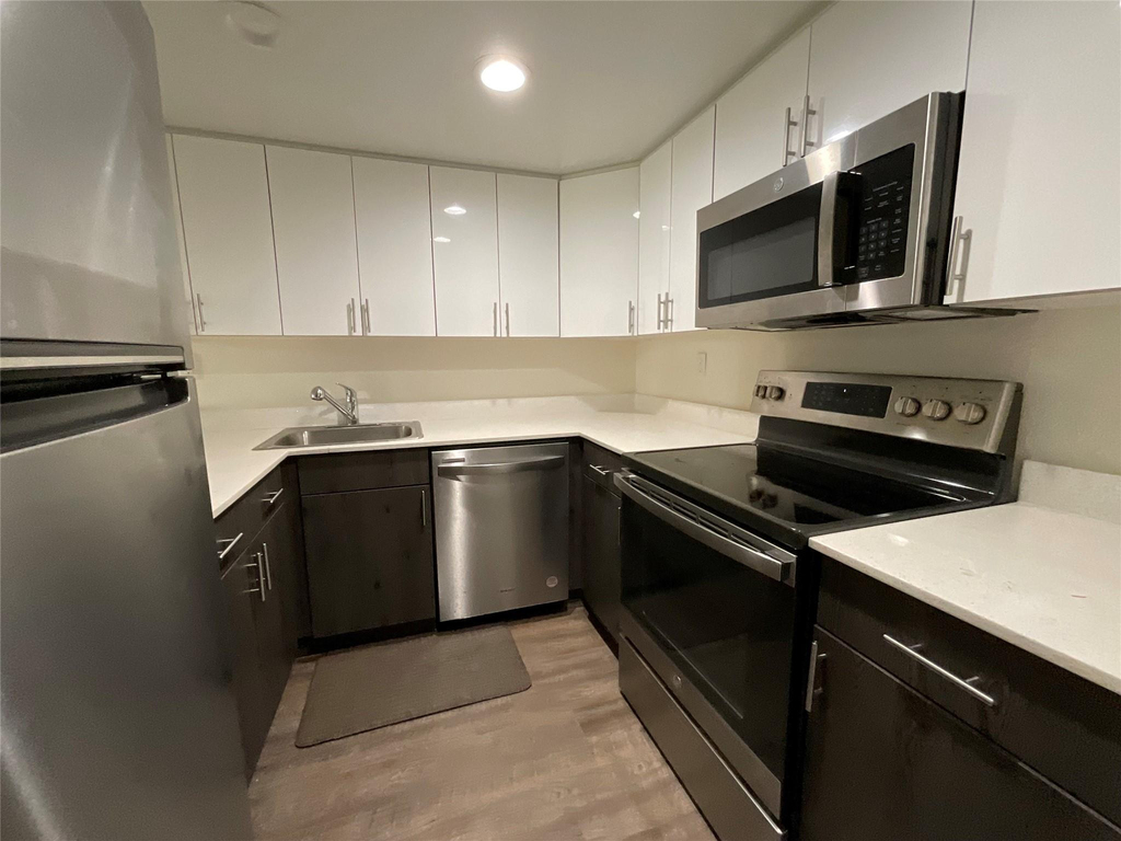 18335 Nw 68 Avenue - Photo 0