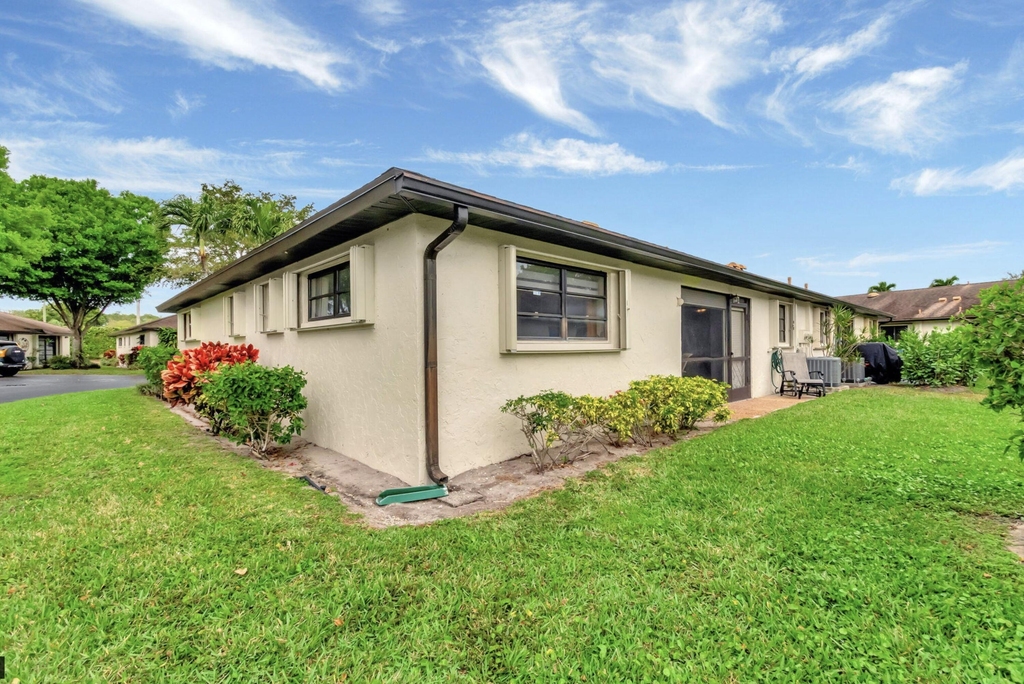 4660 Greentree Place - Photo 13