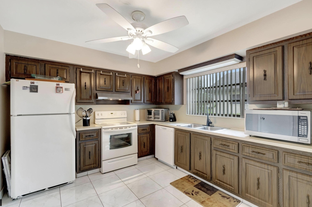 4660 Greentree Place - Photo 11