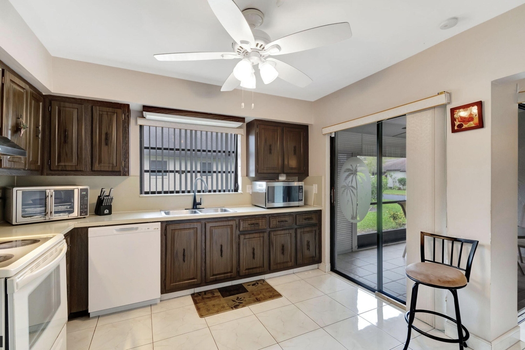 4660 Greentree Place - Photo 10