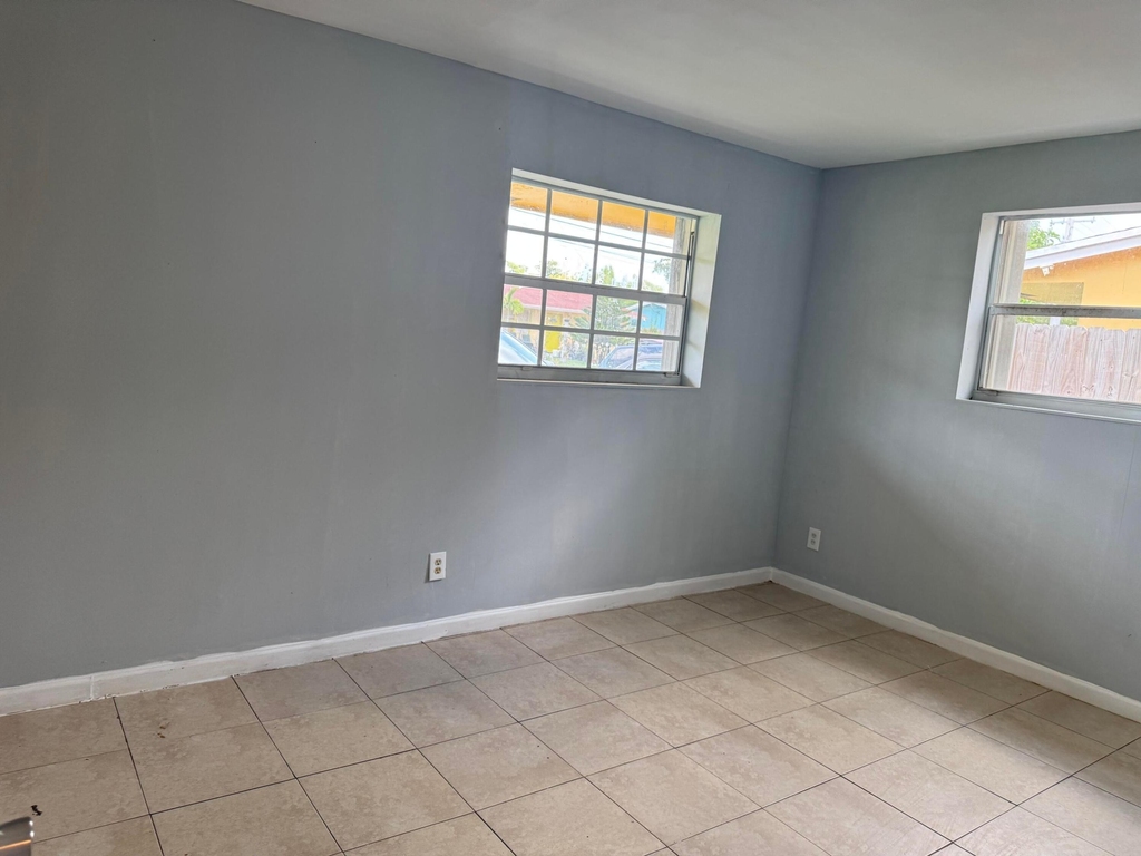 1740 Sw 70th Way - Photo 11