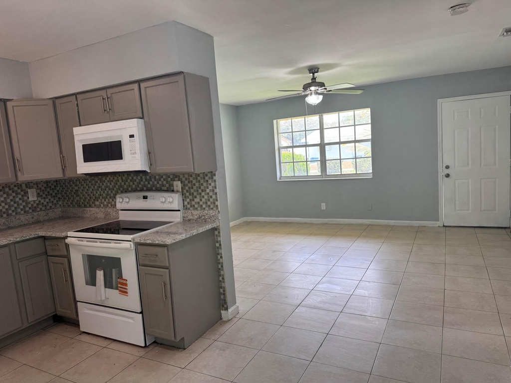 1740 Sw 70th Way - Photo 5