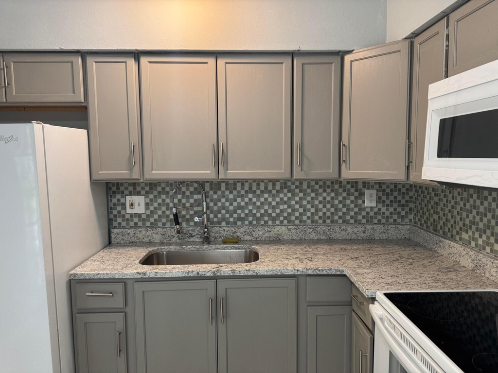 1740 Sw 70th Way - Photo 8