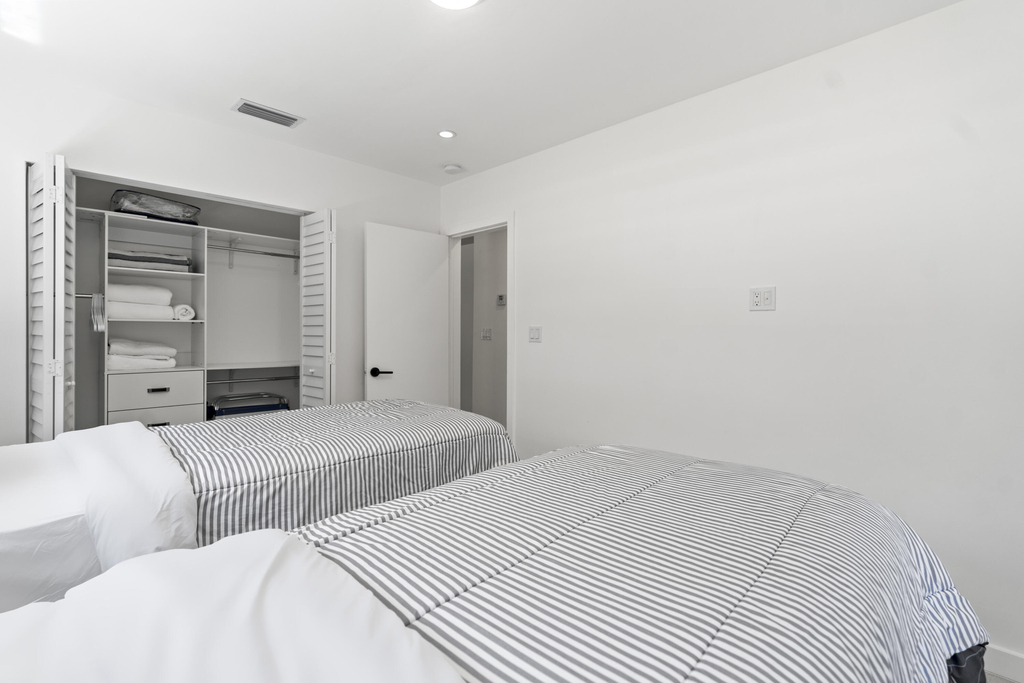 235 Ne 20th Street - Photo 12