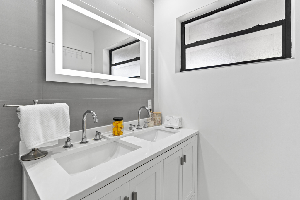235 Ne 20th Street - Photo 19