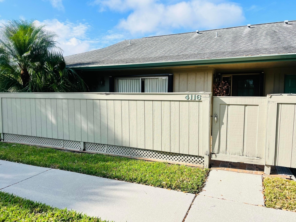 4116 Nw Cinnamon Tree Circle - Photo 0