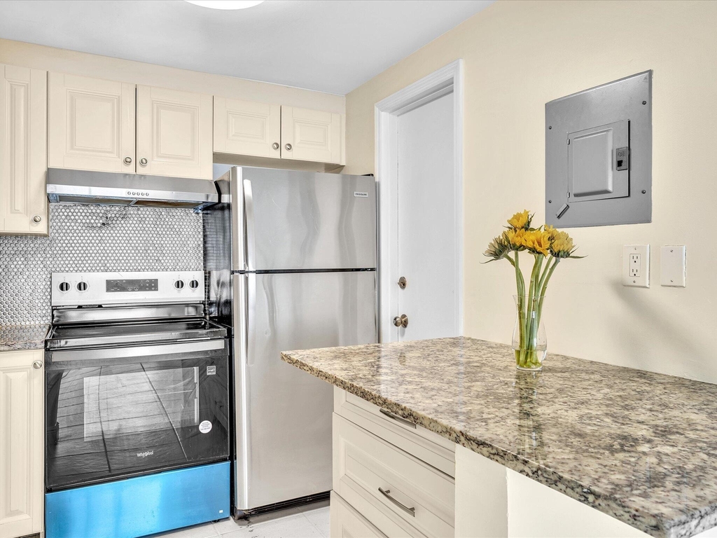 644 Nw 13th Street - Photo 8
