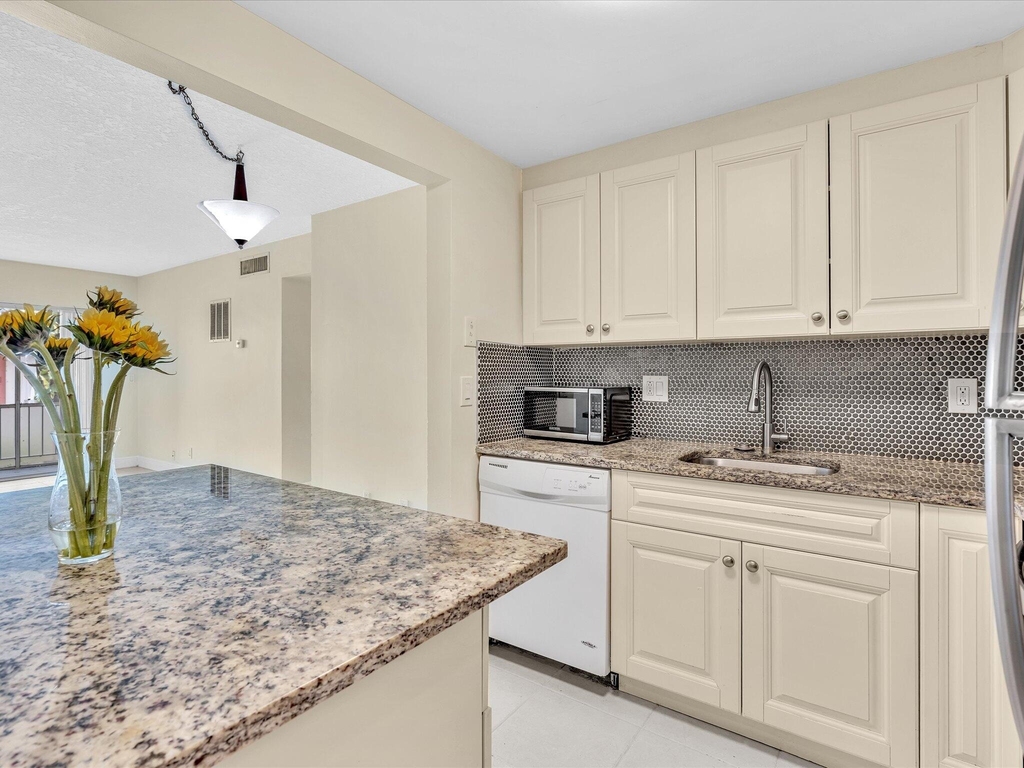 644 Nw 13th Street - Photo 9
