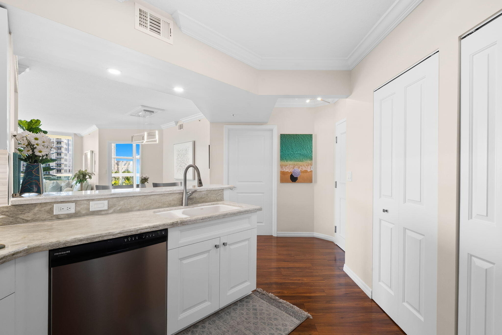 347 N New River Dr Drive E - Photo 2