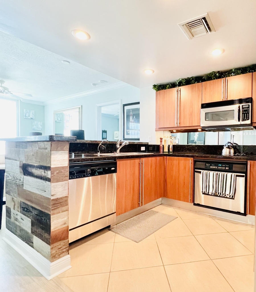 610 Clematis Street - Photo 3