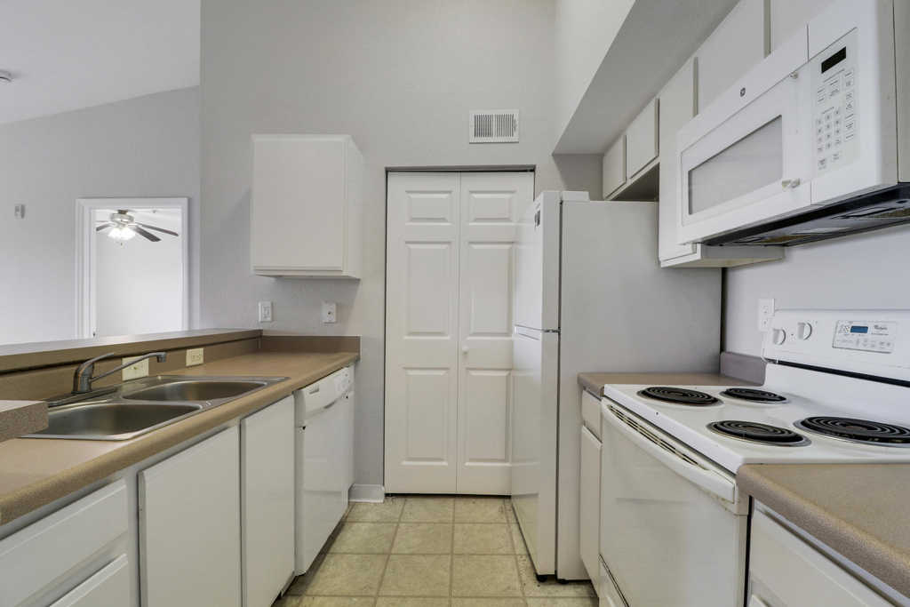 141 Sw Palm Drive - Photo 24