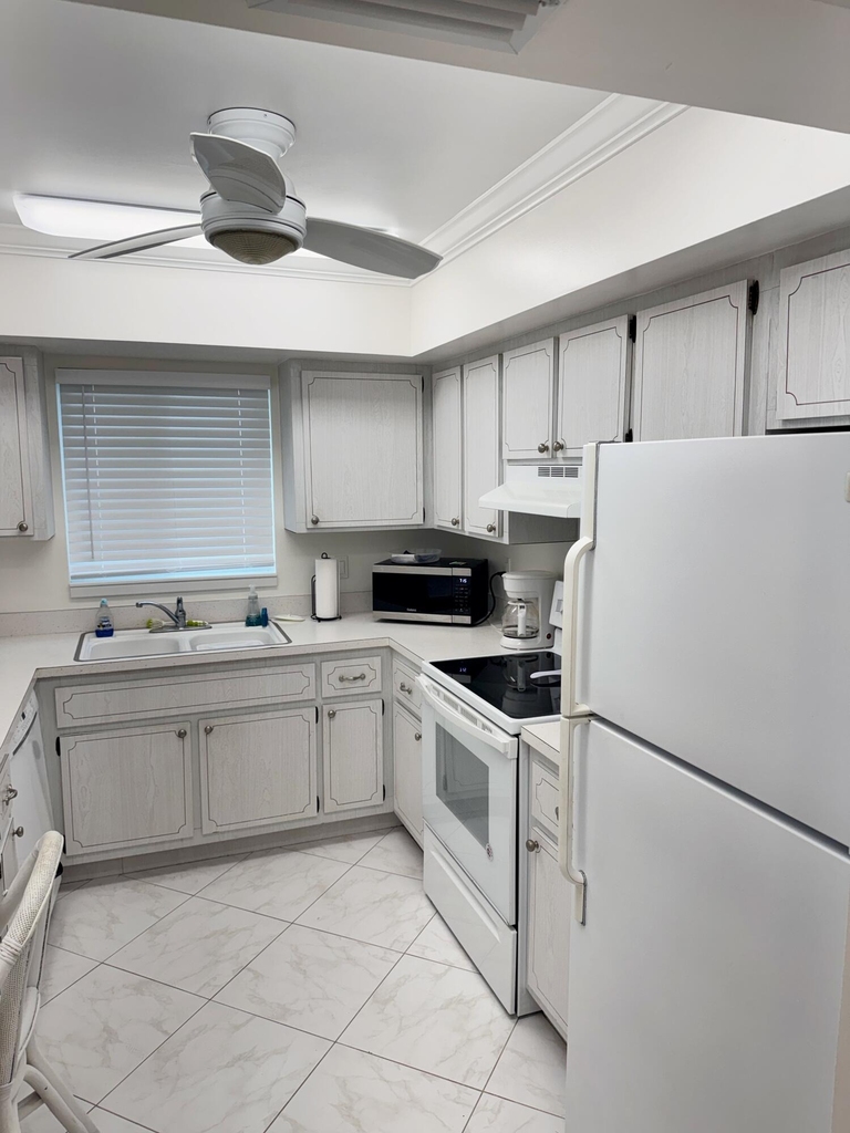 2950 Se Ocean Boulevard - Photo 3
