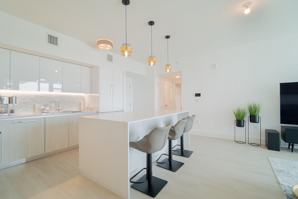 111 Se 1st Avenue - Photo 2