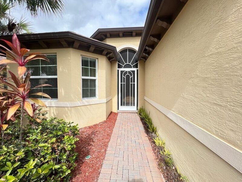 11948 Sw Crestwood Circle - Photo 2
