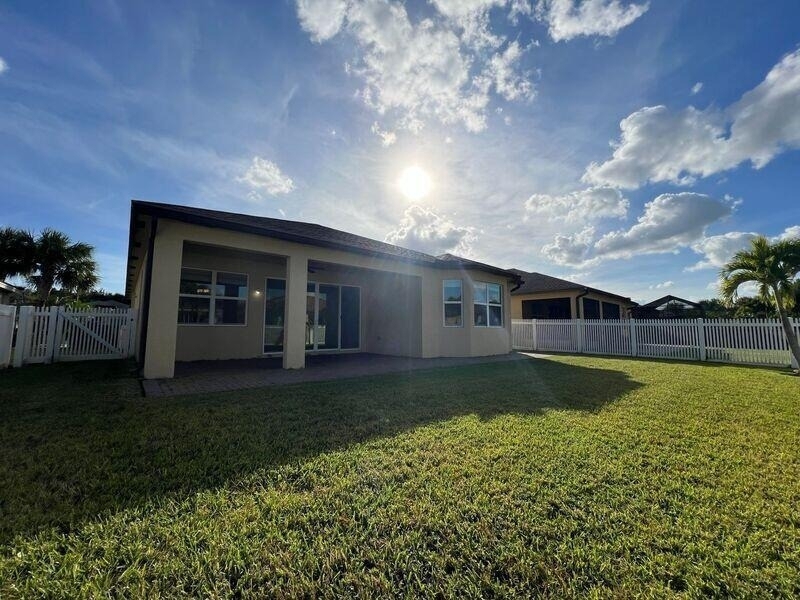 11948 Sw Crestwood Circle - Photo 3