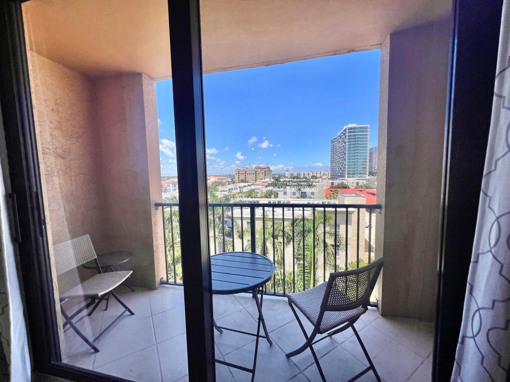 651 Okeechobee Boulevard - Photo 32