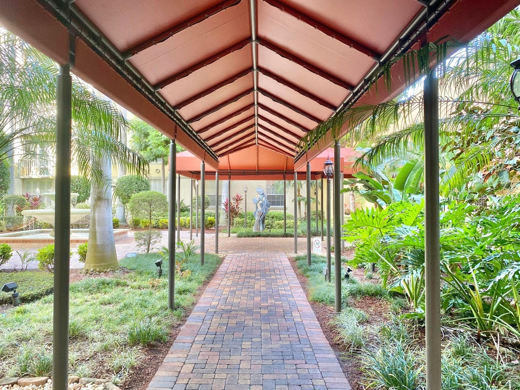 651 Okeechobee Boulevard - Photo 35