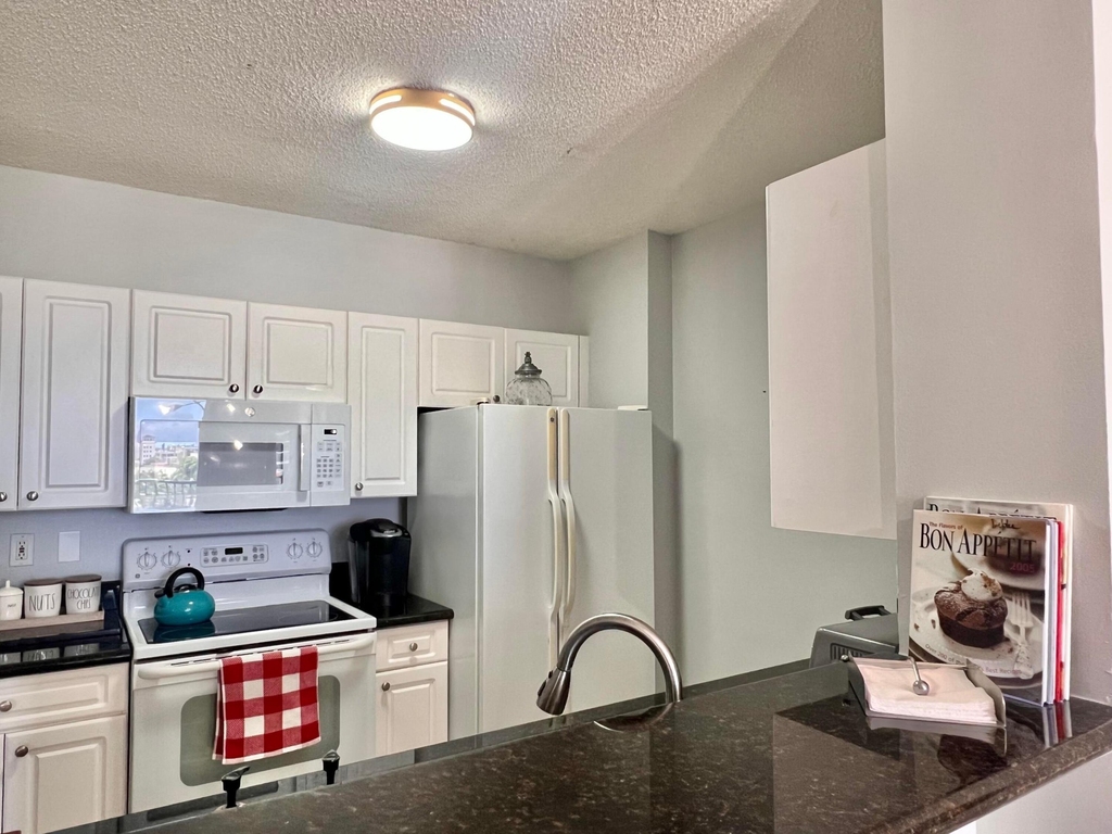 651 Okeechobee Boulevard - Photo 18