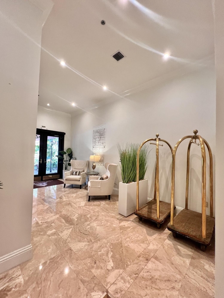 651 Okeechobee Boulevard - Photo 7