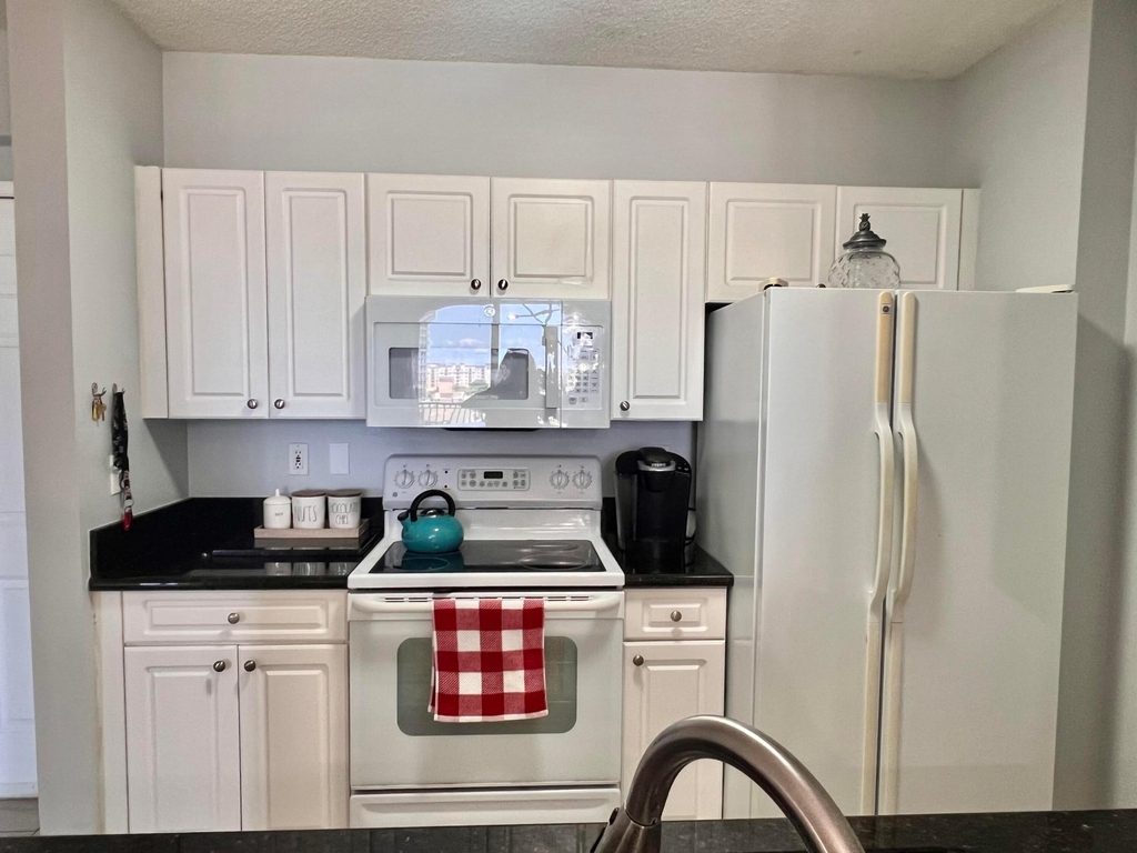 651 Okeechobee Boulevard - Photo 17