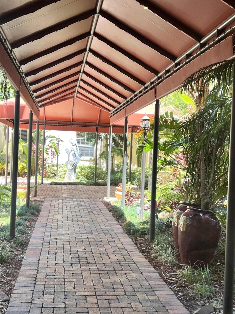 651 Okeechobee Boulevard - Photo 4