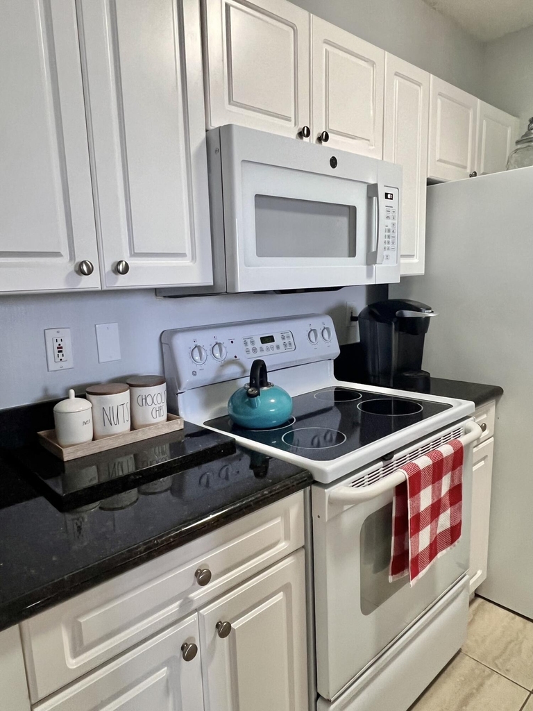 651 Okeechobee Boulevard - Photo 16