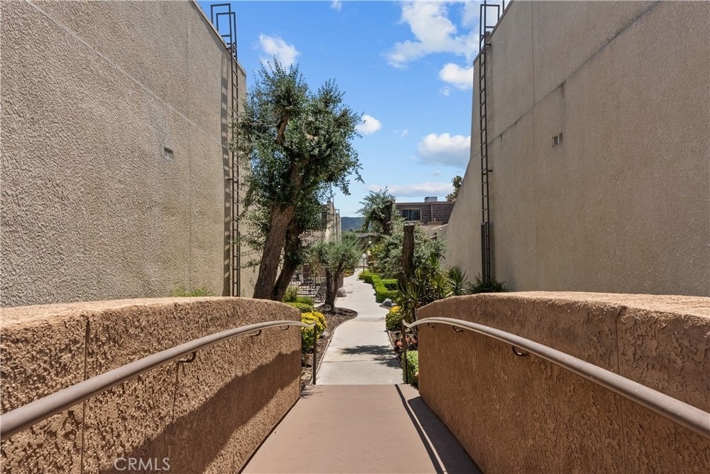 18417 Collins Street - Photo 2