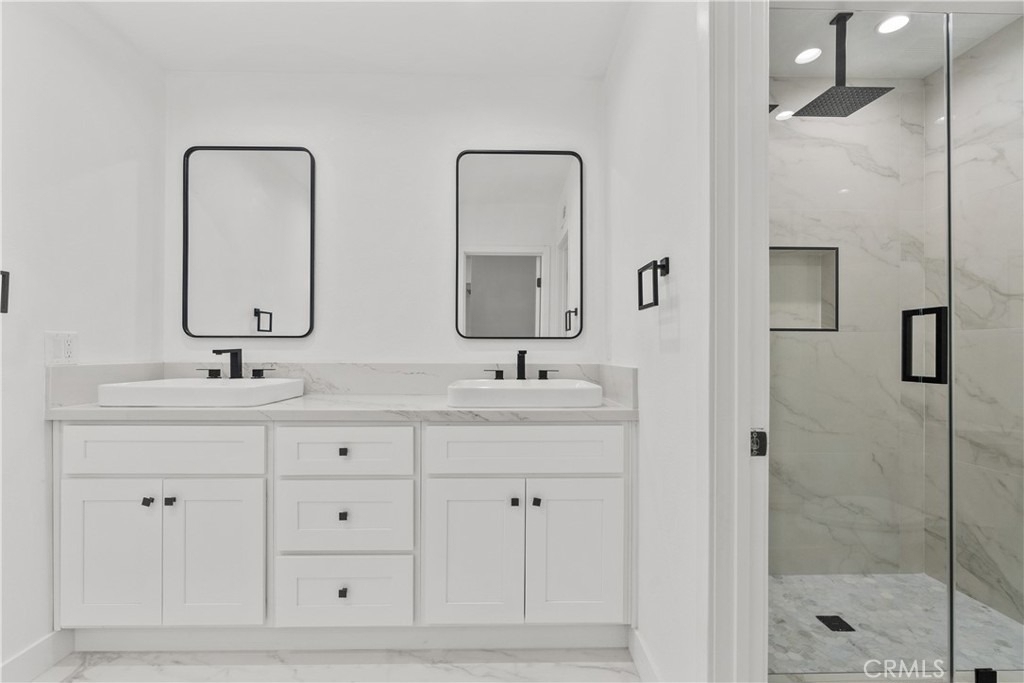 18417 Collins Street - Photo 35