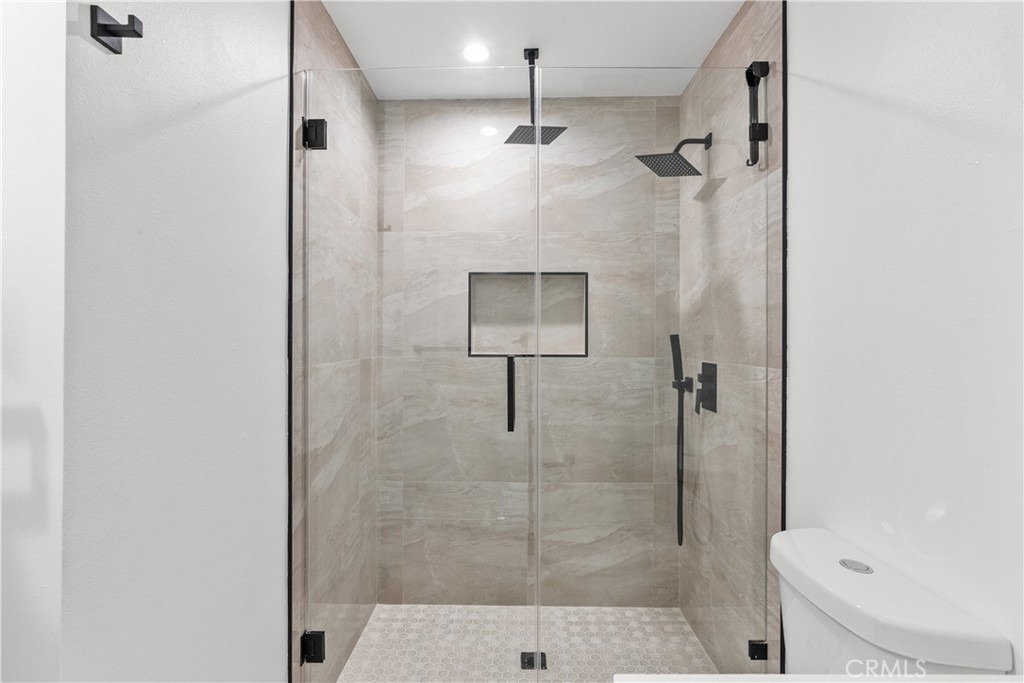 18417 Collins Street - Photo 30