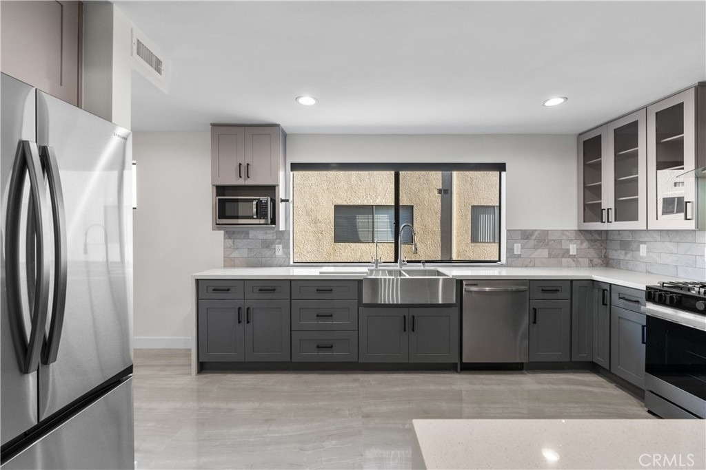 18417 Collins Street - Photo 17