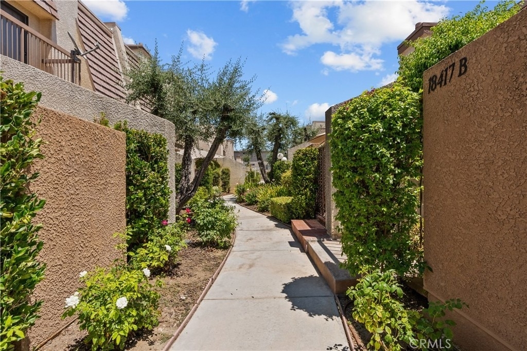 18417 Collins Street - Photo 4