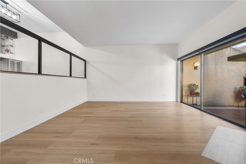 18417 Collins Street - Photo 12