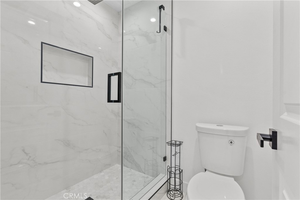 18417 Collins Street - Photo 36