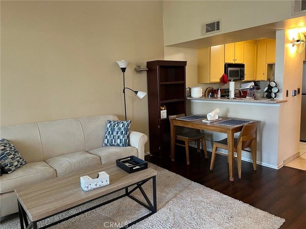 5325 Newcastle - Photo 6