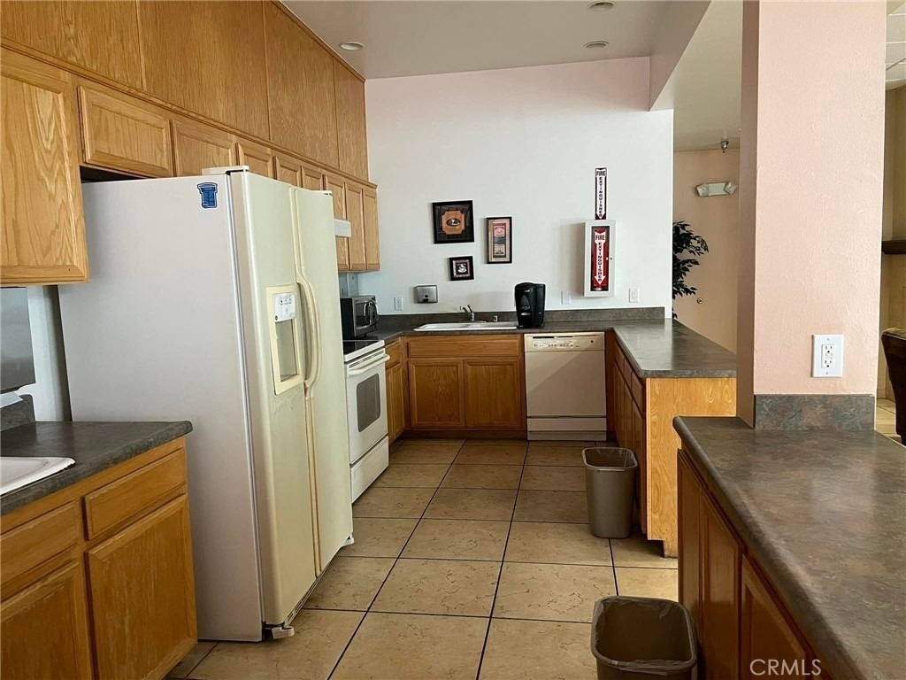 5325 Newcastle - Photo 21