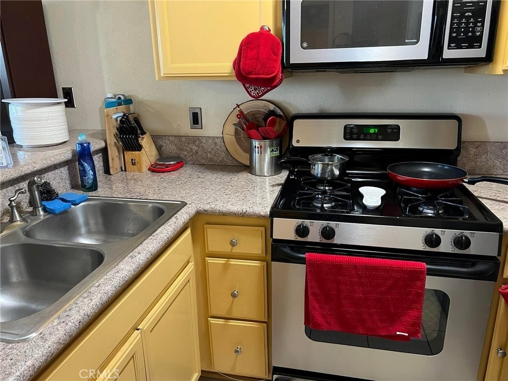 5325 Newcastle - Photo 9