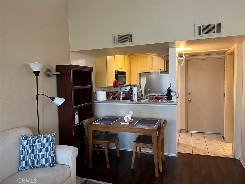 5325 Newcastle - Photo 11