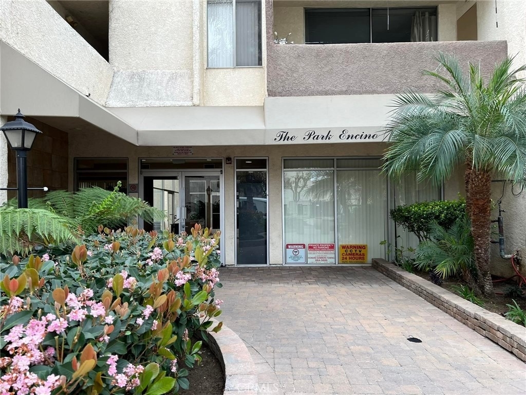 5325 Newcastle - Photo 2