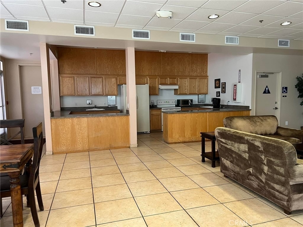 5325 Newcastle - Photo 22