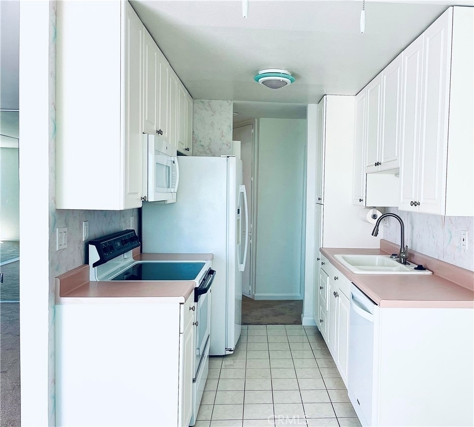 640 The Village - Photo 6