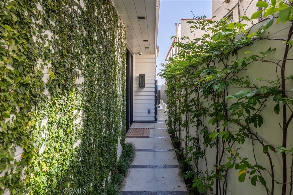 2428 The Strand - Photo 6