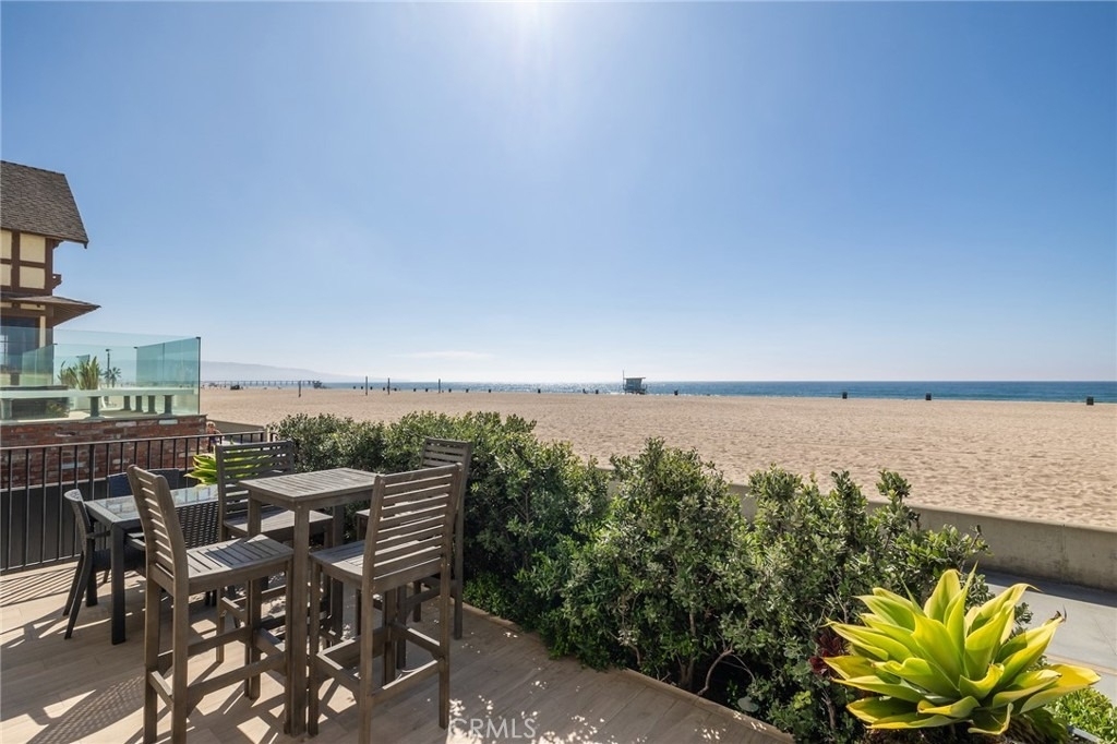 2428 The Strand - Photo 10