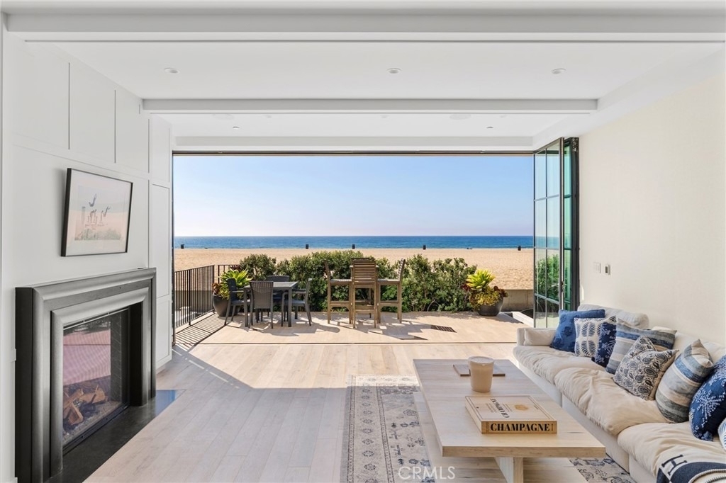 2428 The Strand - Photo 8