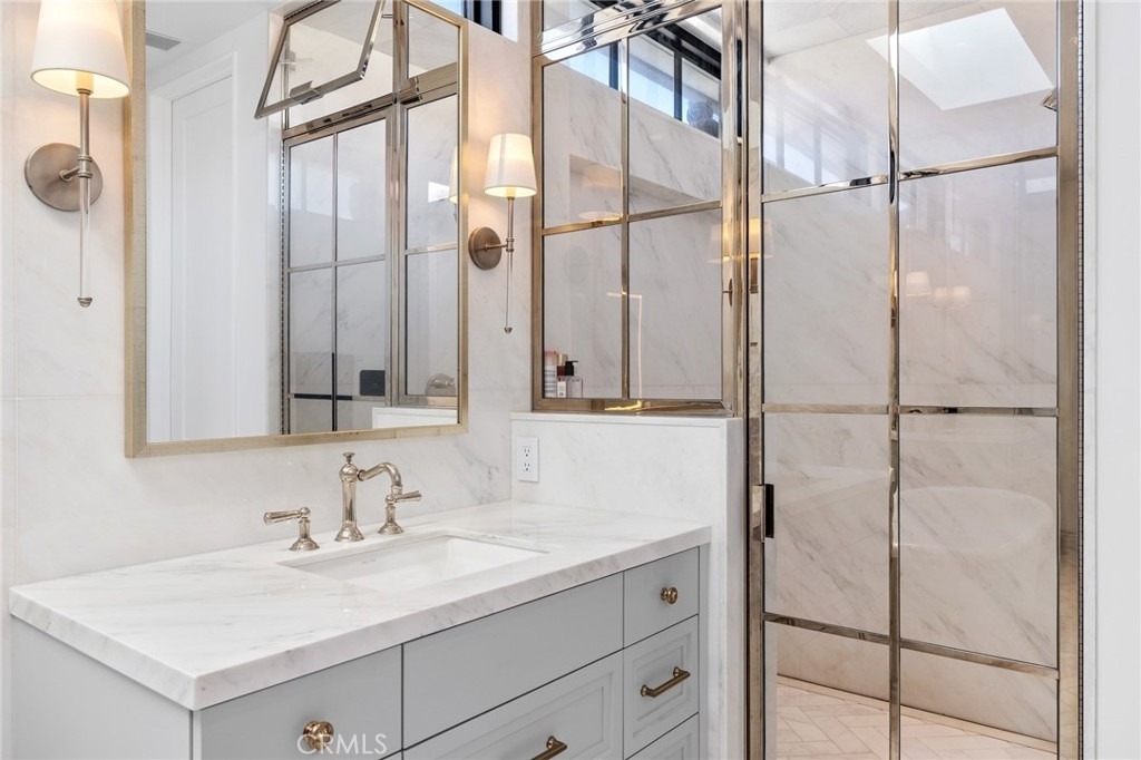 2428 The Strand - Photo 41