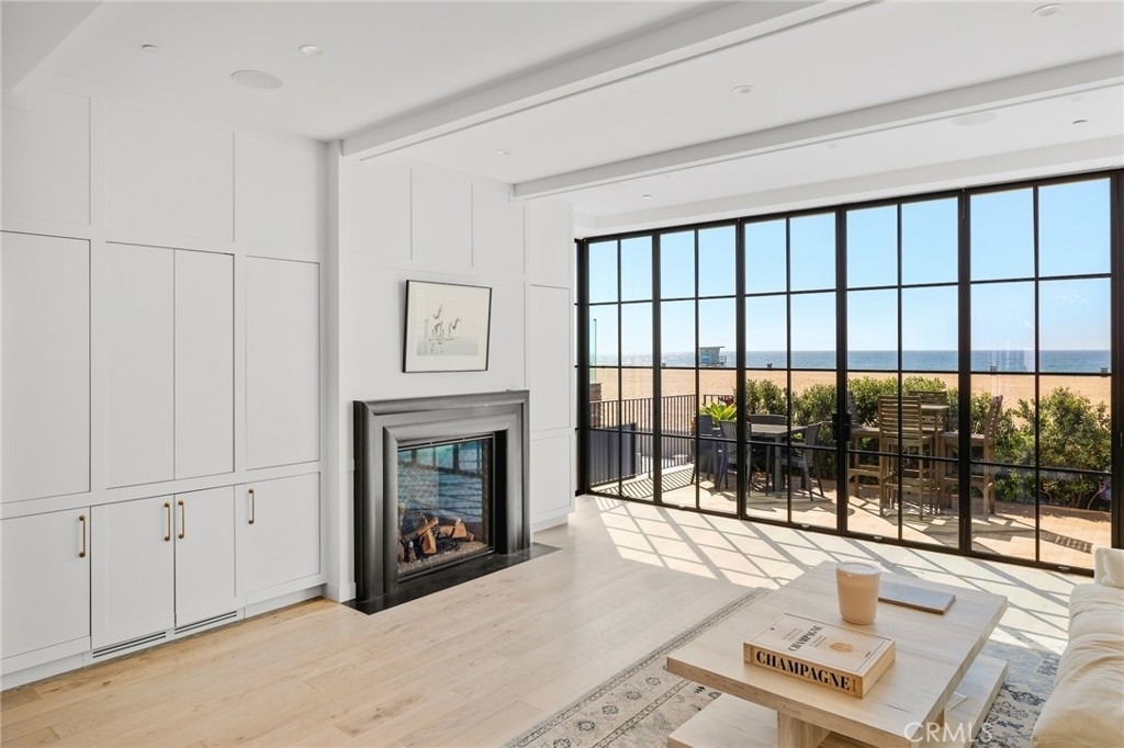 2428 The Strand - Photo 7