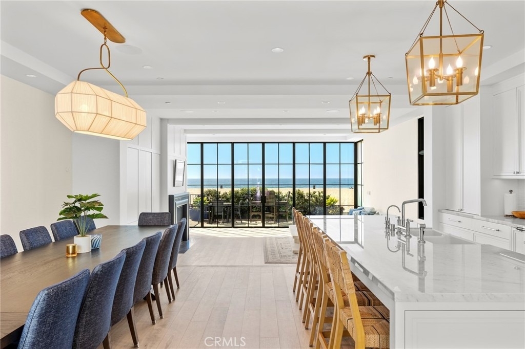 2428 The Strand - Photo 1