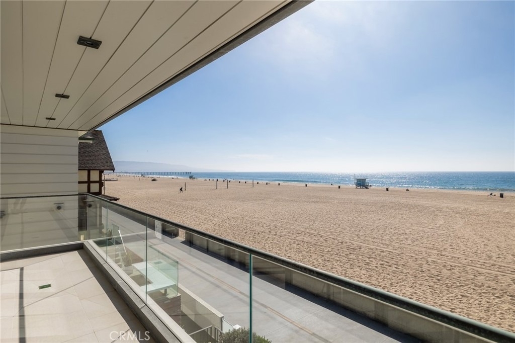 2428 The Strand - Photo 39