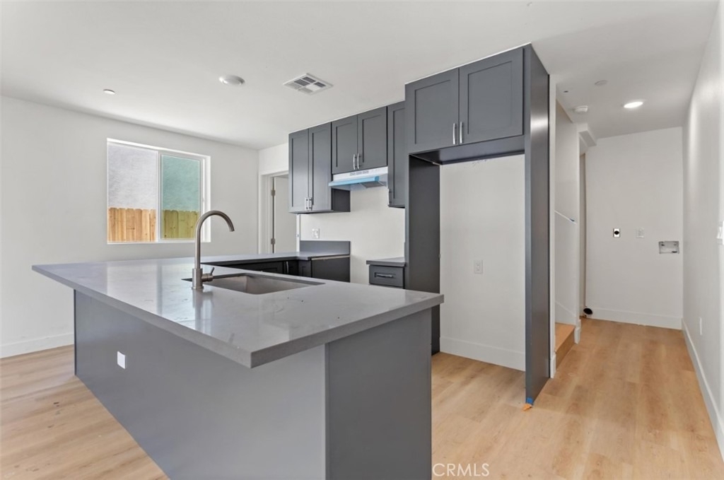709 W 80th - Photo 2
