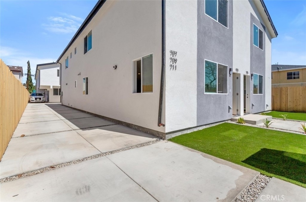 709 W 80th - Photo 10